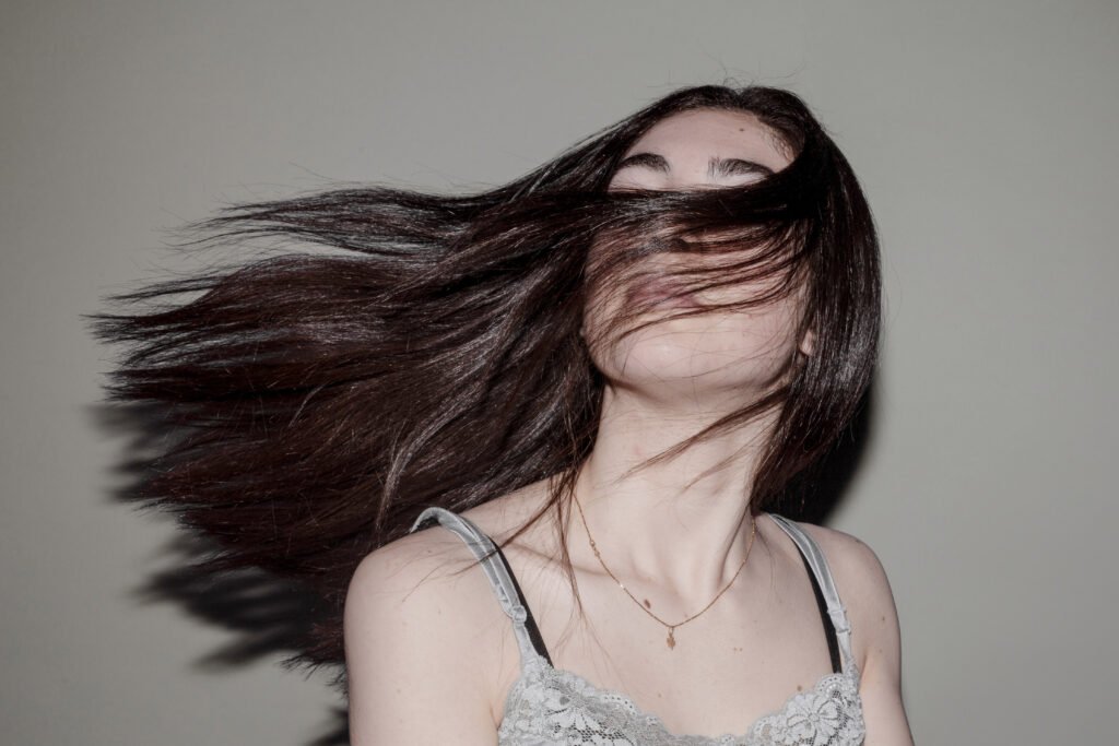 Envelhecer com Cabelos Volumosos: Sim, É Possível! | Grupo Paula Chicralla Cabelos volumosos