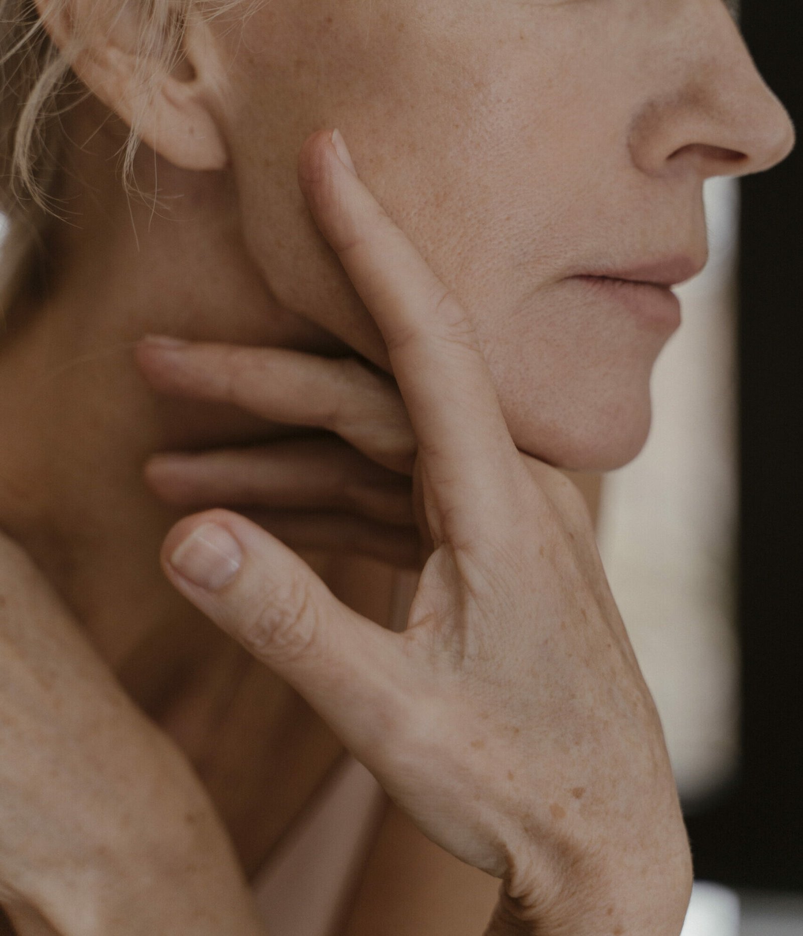 Tratamentos Não Invasivos para Rejuvenescimento Facial: Guia Completo | Grupo Paula Chicralla fios de sustentação Rejuvenescimento Facial